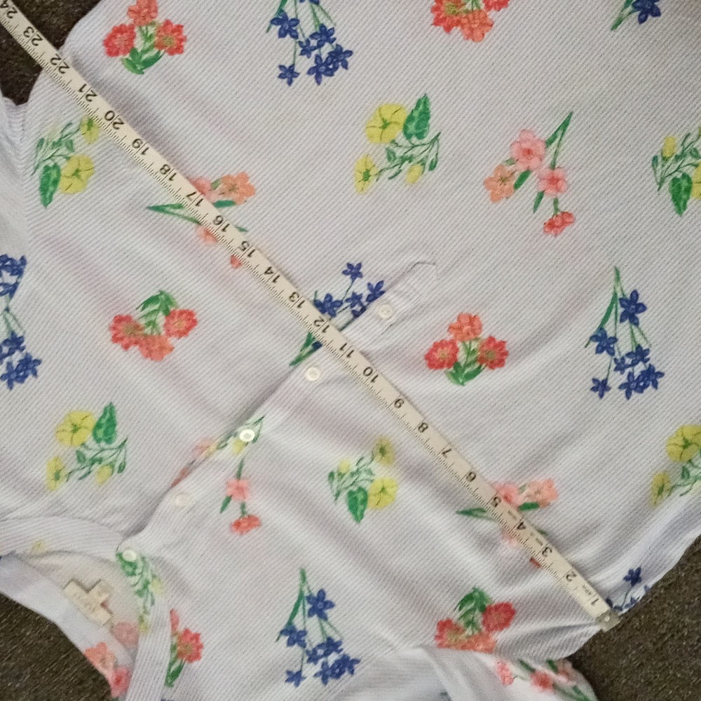 💐Talbots💐- Multicolor Floral Quarter Button L/S Top - Picture 7 of 9